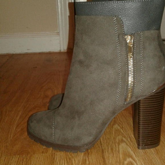 COPY - Juicy Couture Boots size 8.5 - Picture 2 of 3